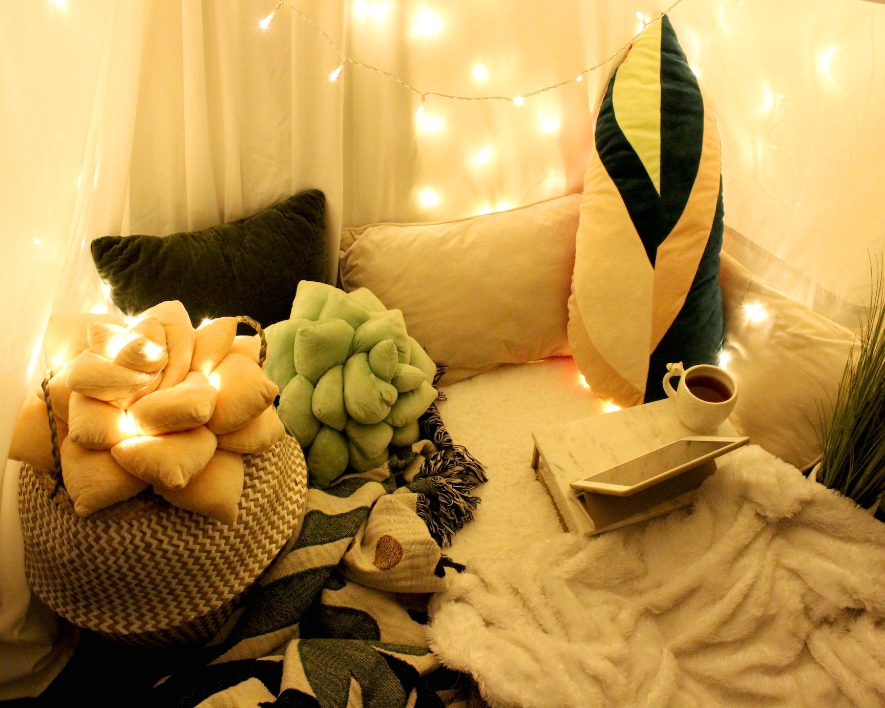 http://www.greenphilosophy.co/cdn/shop/articles/diy-with-plant-pillows-pillow-fort-edition-769528.jpg?v=1664867767