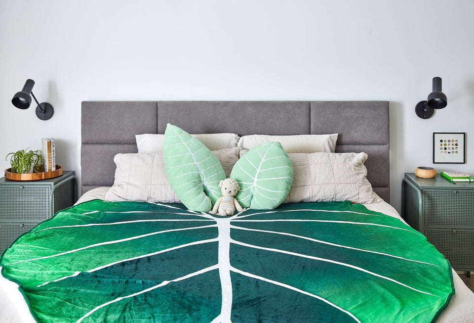 Gloriosum Double Layered Fleece Giant Leaf Blanket - Green Philosophy Co.