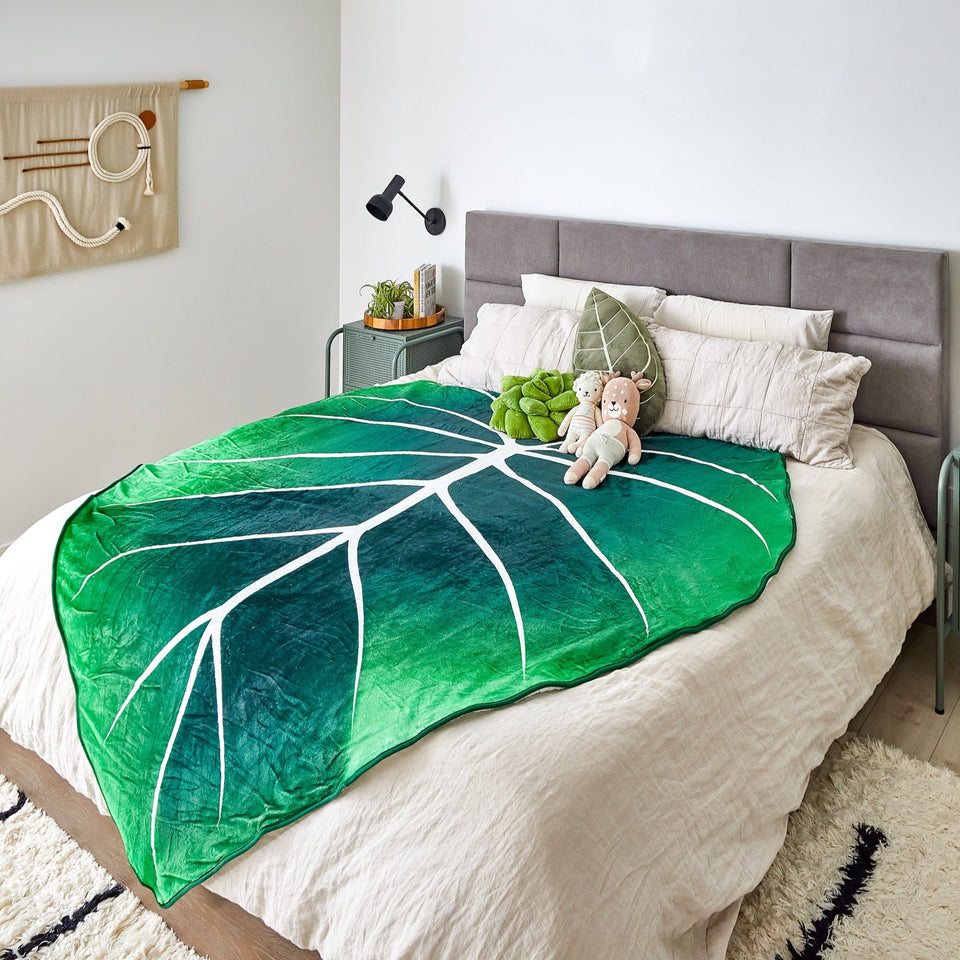 Gloriosum Double Layered Fleece Giant Leaf Blanket - Green Philosophy Co.